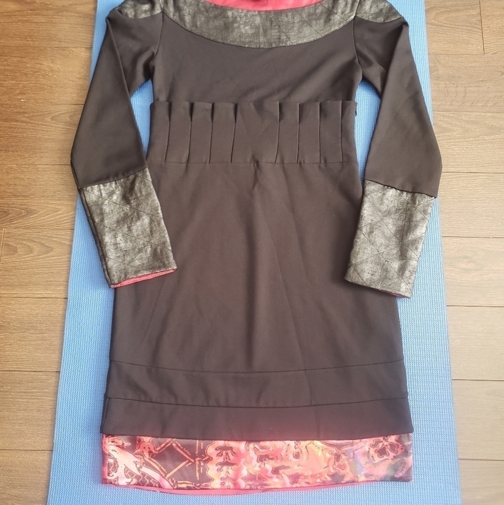 Save The Queen Fitted Dress - Picture 5 of 16